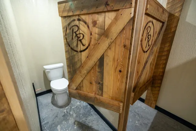 $3,952,000 | 35900 10th Highway, Rayville, MO 64084