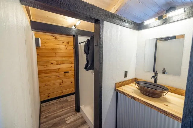 $3,952,000 | 35900 10th Highway, Rayville, MO 64084