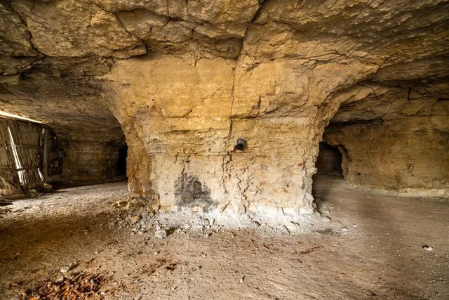 $3,952,000 | 35900 10th Highway, Rayville, MO 64084