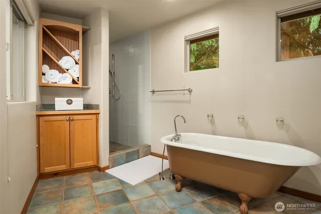 $2,000,000 | 11205 Northeast 95th Street, Kirkland, WA 98033