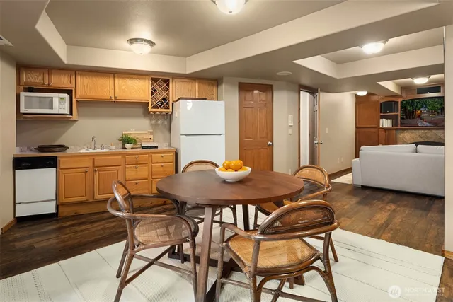 $2,000,000 | 11205 Northeast 95th Street, Kirkland, WA 98033