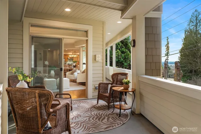 $2,000,000 | 11205 Northeast 95th Street, Kirkland, WA 98033