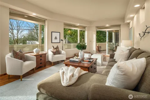 $2,000,000 | 11205 Northeast 95th Street, Kirkland, WA 98033