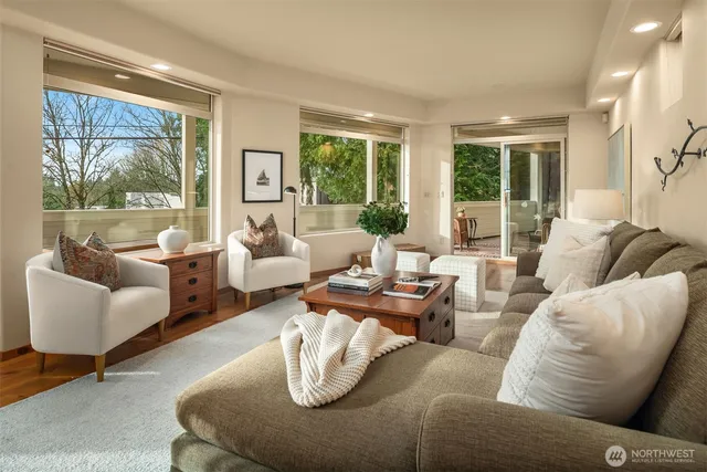 $2,000,000 | 11205 Northeast 95th Street, Kirkland, WA 98033