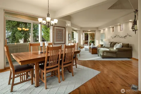 $2,000,000 | 11205 Northeast 95th Street, Kirkland, WA 98033