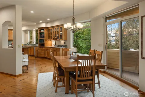 $2,000,000 | 11205 Northeast 95th Street, Kirkland, WA 98033