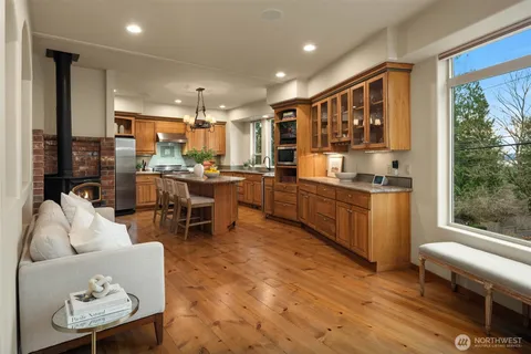 $2,000,000 | 11205 Northeast 95th Street, Kirkland, WA 98033