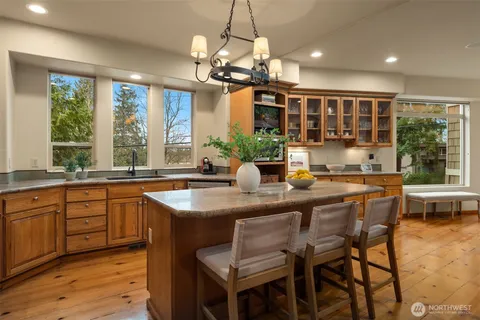 $2,000,000 | 11205 Northeast 95th Street, Kirkland, WA 98033