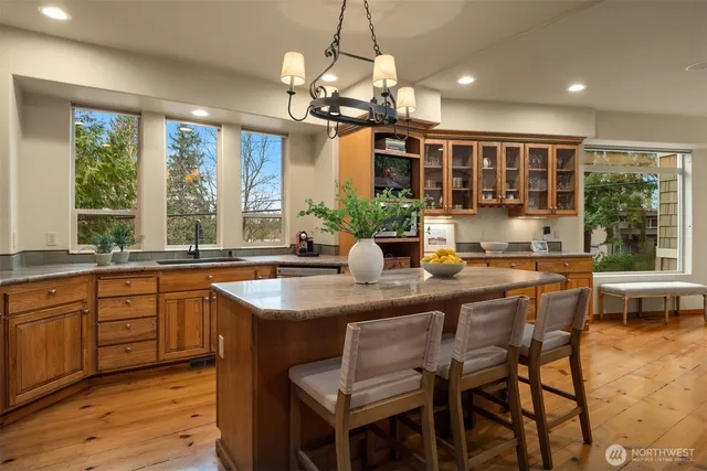 $2,000,000 | 11205 Northeast 95th Street, Kirkland, WA 98033