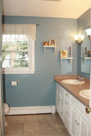 166 Debora Road North Attleboro, MA 02760 - Photo 12 of 22 Gallery Image 12