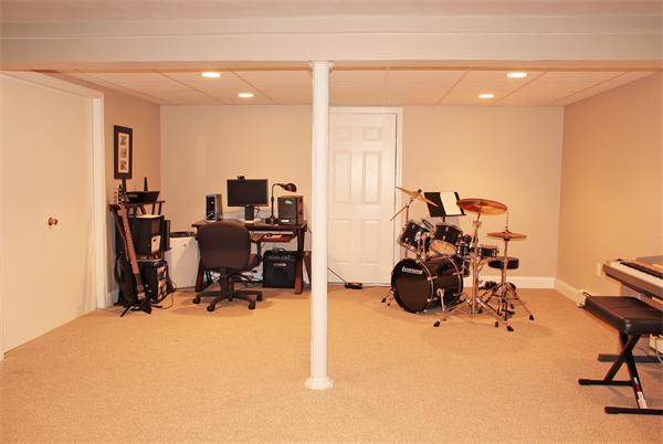 166 Debora Road North Attleboro, MA 02760 - Photo 16 of 22 Gallery Image 16