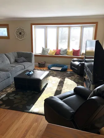 $3,400 | 9529 Kenneth Avenue, Skokie, IL 60076