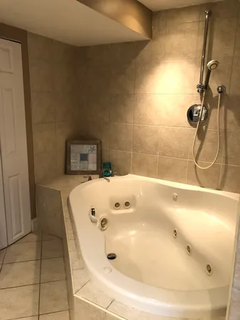 $3,400 | 9529 Kenneth Avenue, Skokie, IL 60076