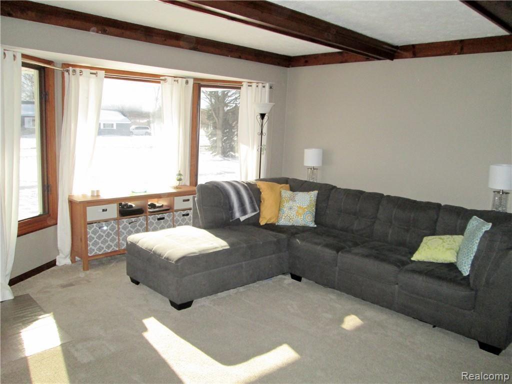 39368 Palmer Road Westland, MI 48186 - Photo 6 of 37 Great room 3 bow window.jpg