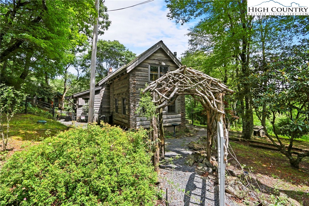 1040 Blackberry Road Boone, NC 28607 - Photo 2 of 35 Gallery Image 2