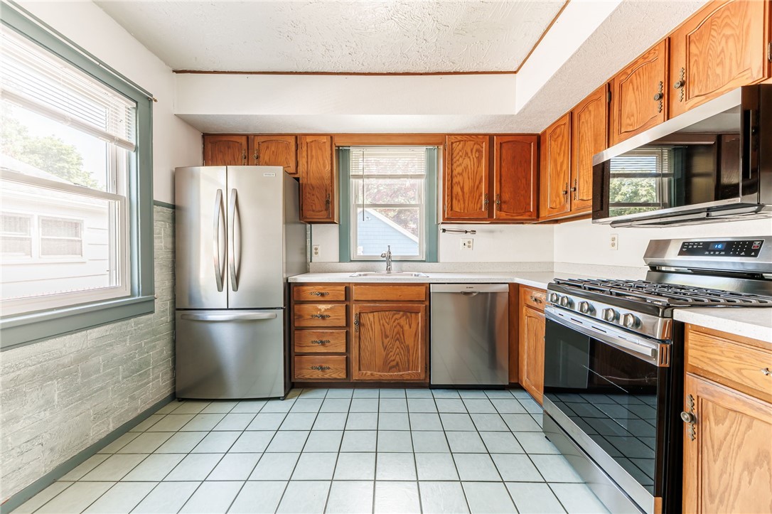 78 Van Bergh Avenue Rochester, NY 14610 - Photo 9 of 27