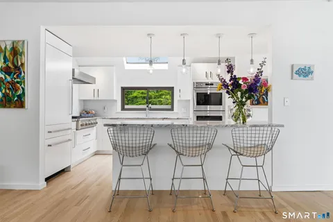 $3,200,000 | 62-64 Wallacks Drive, Stamford, CT 06902