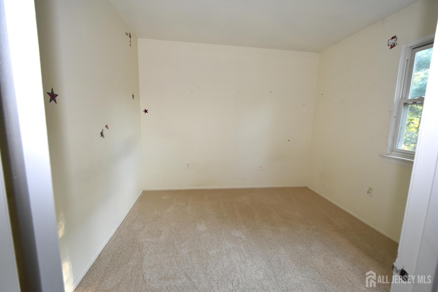 8 Wethersfield Road Plainsboro, NJ 08536 - Photo 21 of 28 an empty room with windows