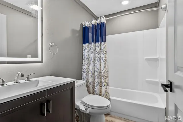 $247,500 | 10 Glen Oaks Drive, Fenton, MO 63026