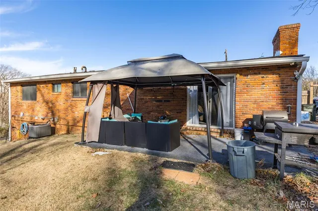 $247,500 | 10 Glen Oaks Drive, Fenton, MO 63026