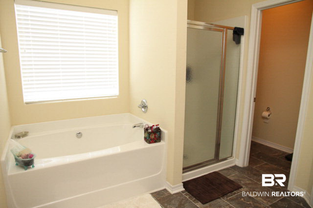 18010 Memphis Way Robertsdale, AL 36567 - Photo 23 of 28 Master Bath