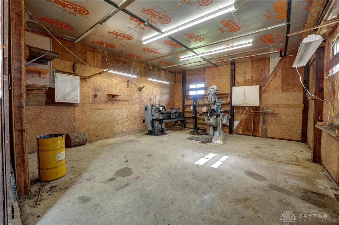 8150 Snake Road Dayton, OH 45426 - Photo 16 of 48