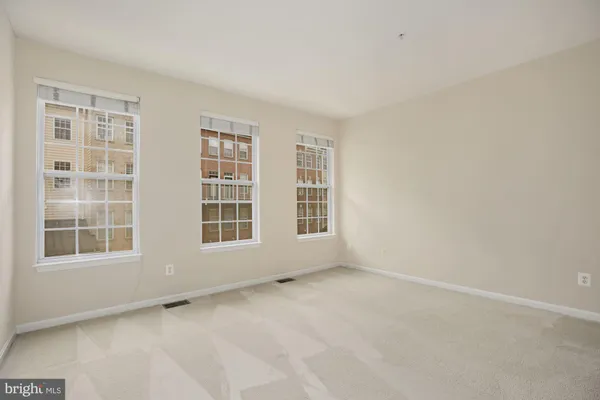 $3,150 | 2664 Manhattan Place, Unit 105, Vienna, VA 22180