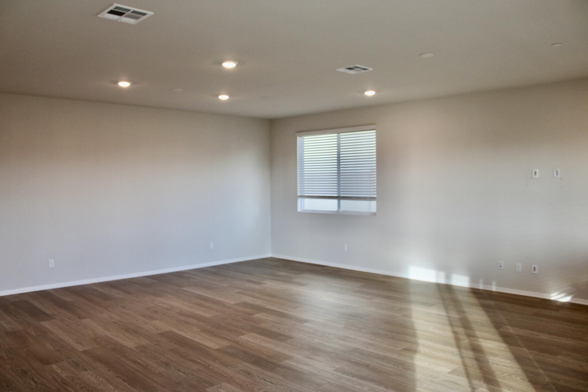 35265 Els Place Beaumont, CA 92223 - Photo 3 of 31 Living room