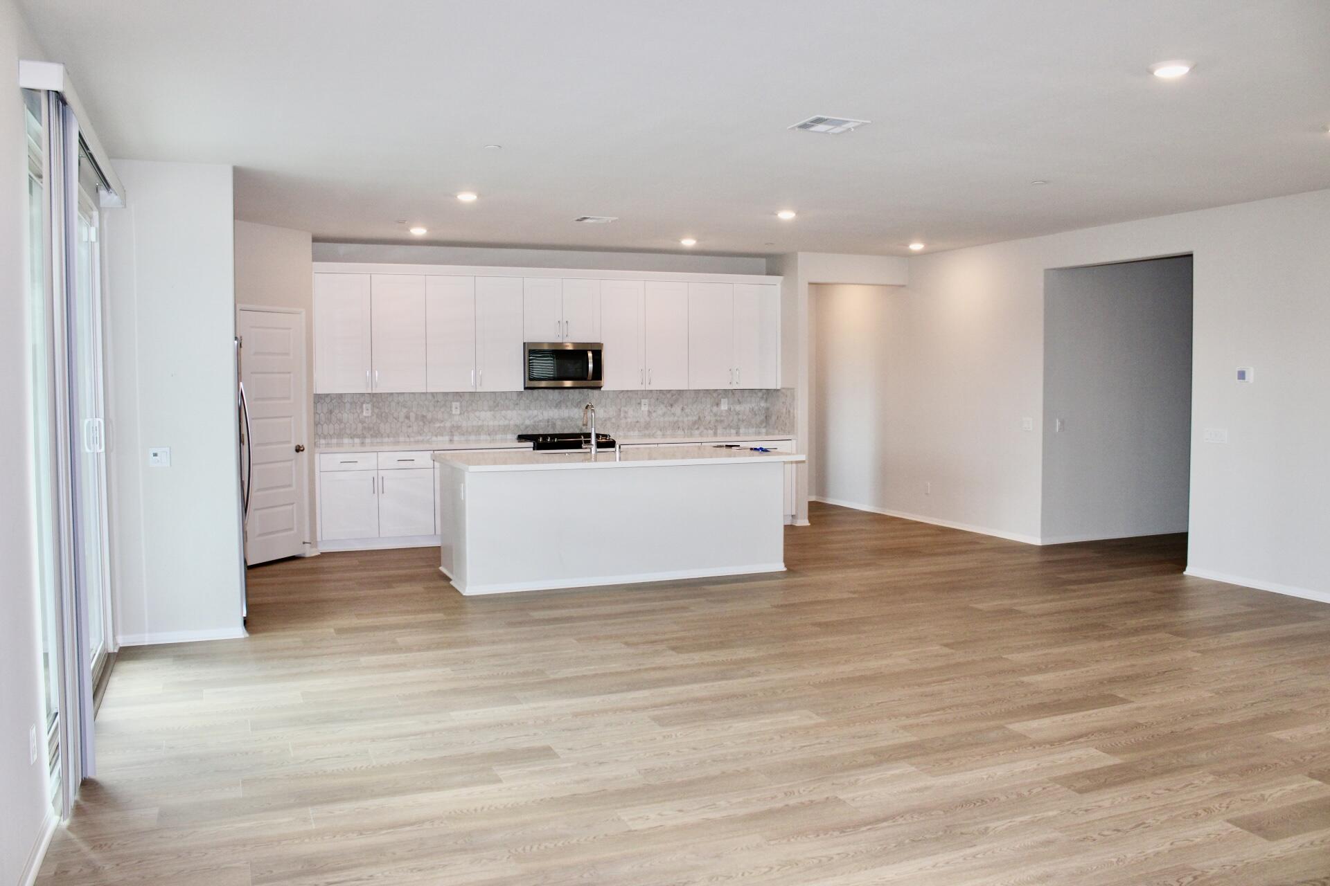 35265 Els Place Beaumont, CA 92223 - Photo 5 of 31 Open kitchen