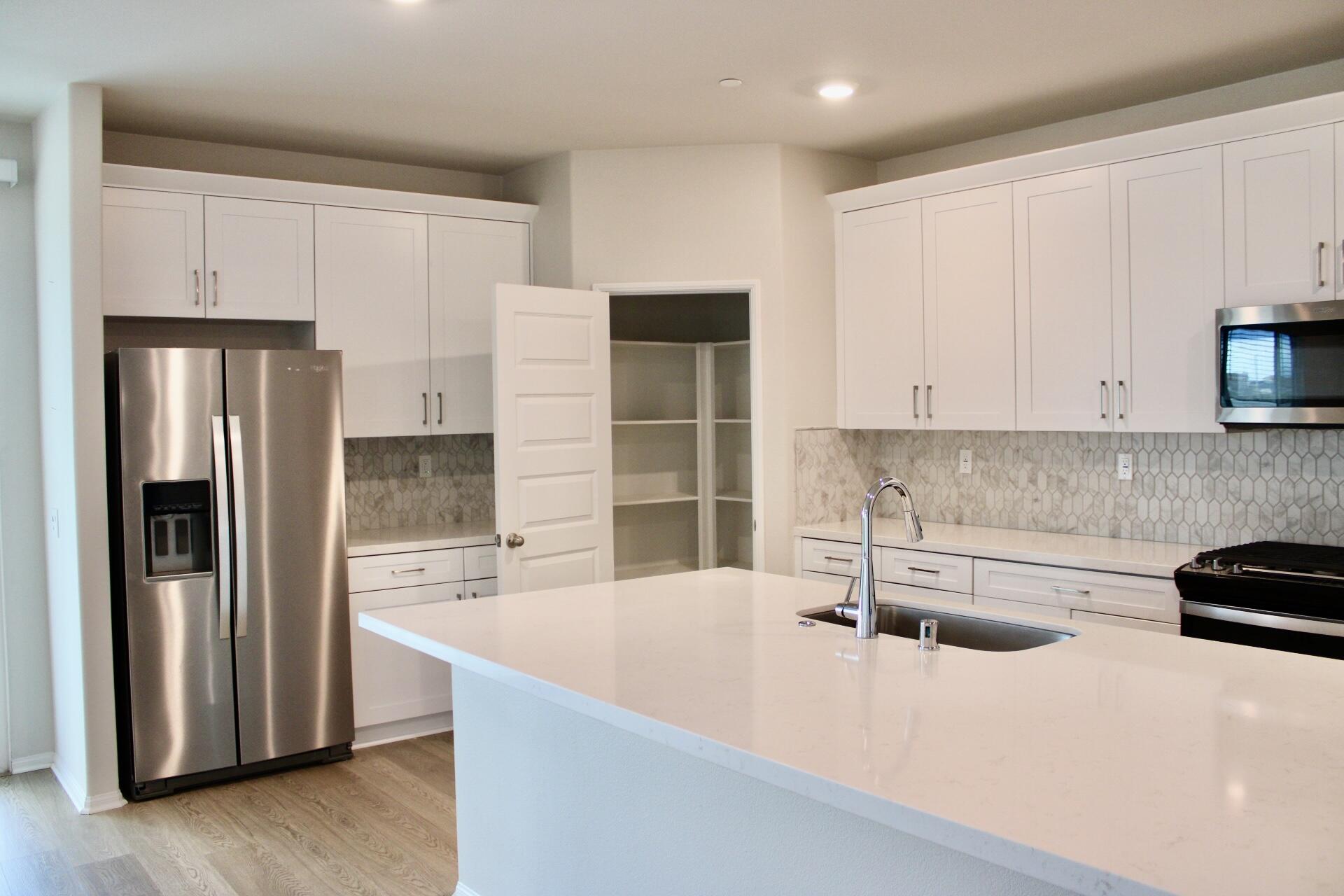 35265 Els Place Beaumont, CA 92223 - Photo 6 of 31 Kitchen