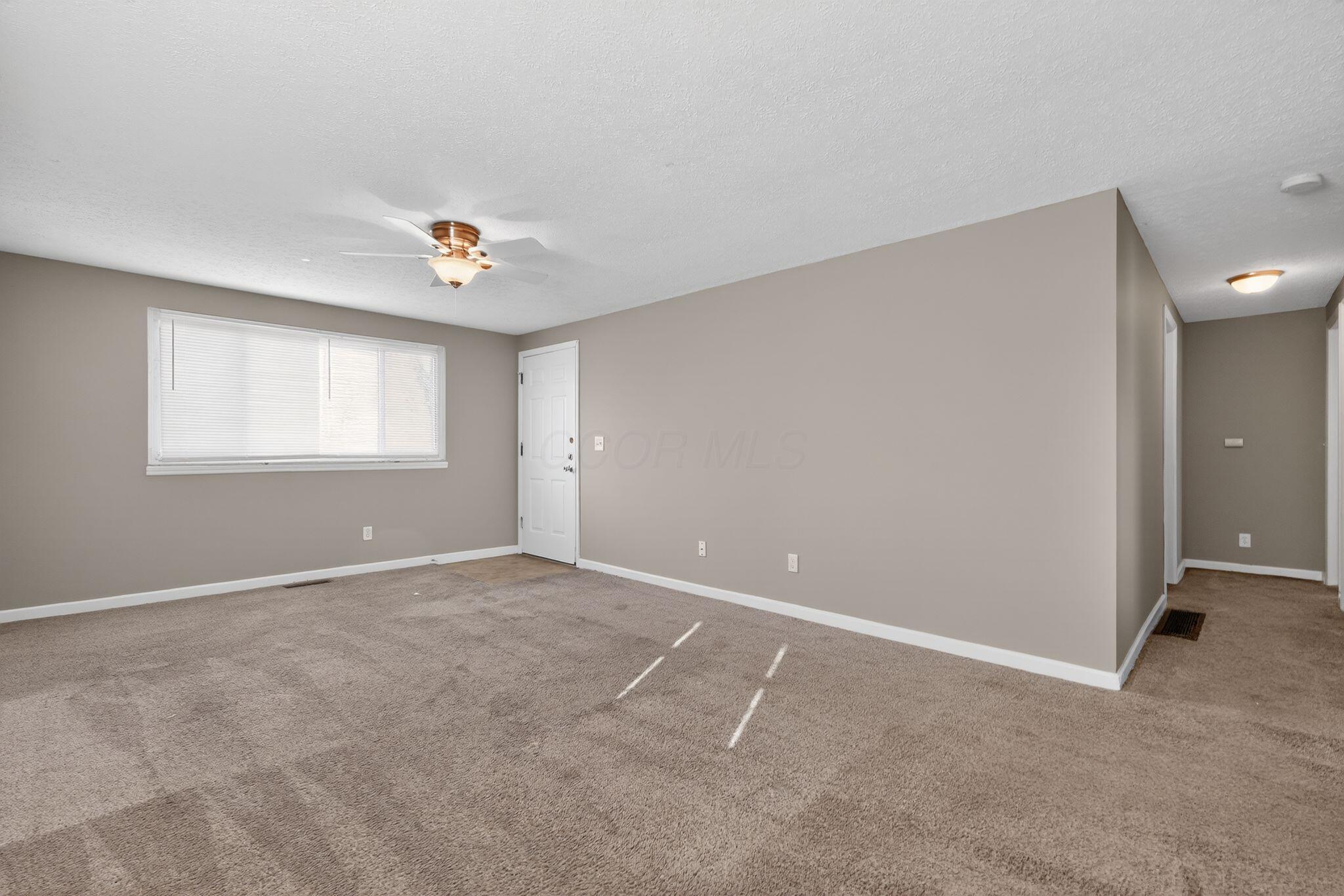 3851 Fairmoor Road Columbus, OH 43228 - Photo 4 of 30 10_3851_Fairmoor_Rd_Columbus_OH_43228-Li