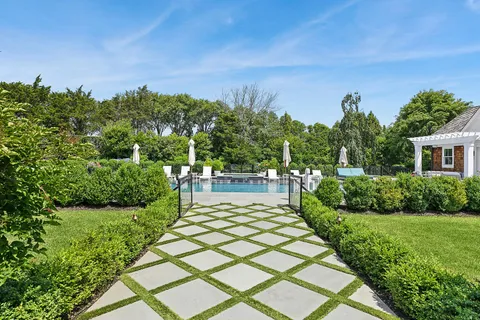 10 Two Trees Lane, Water Mill, NY 11976