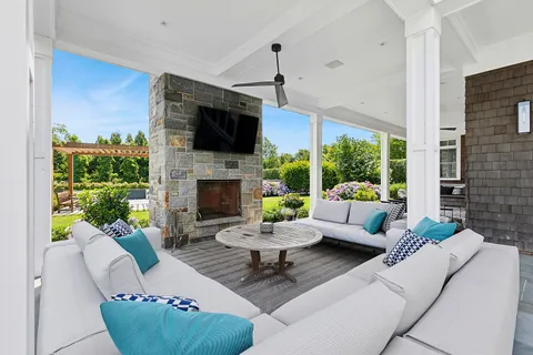 10 Two Trees Lane, Water Mill, NY 11976