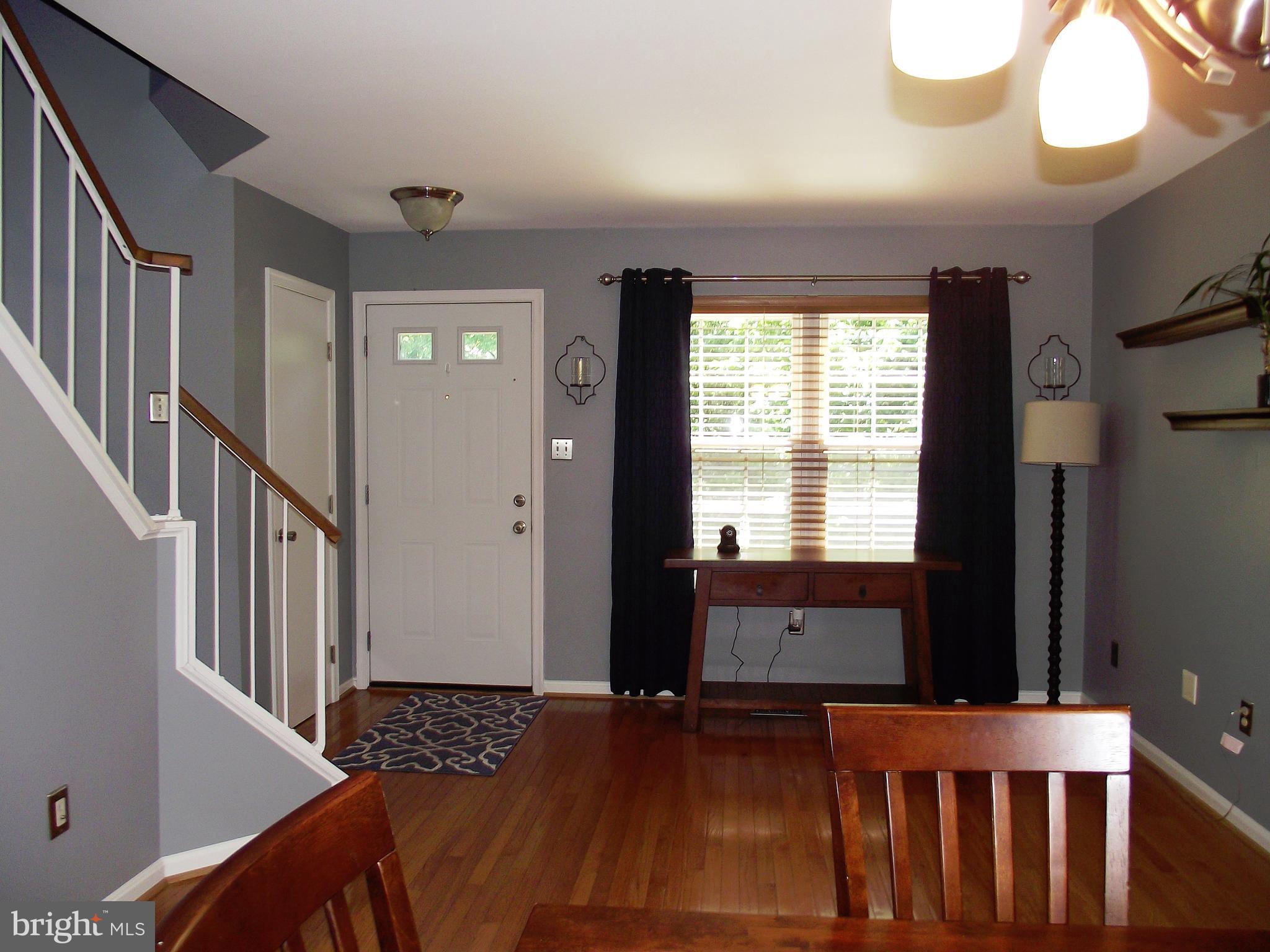 13548 Ruddy Duck Road Clifton, VA 20124 - Photo 3 of 30 Living Room