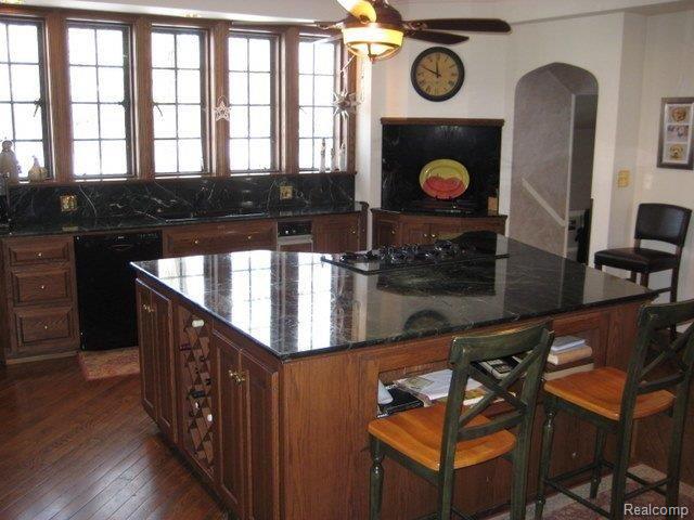 910 Lake Shore Road Grosse Pointe, MI 48236 - Photo 7 of 24 910 Lake Shore 024-1