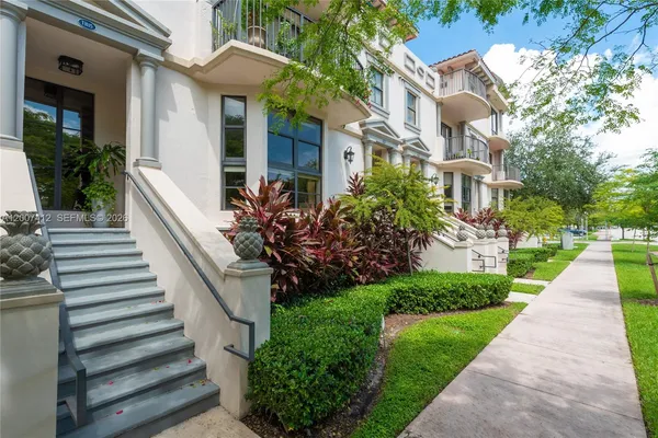 $5,685 | 1650 Galiano Street, Unit TH14, Coral Gables, FL 33134