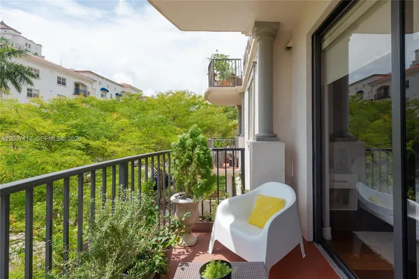 $5,685 | 1650 Galiano Street, Unit TH14, Coral Gables, FL 33134