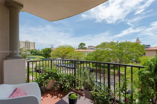 $5,685 | 1650 Galiano Street, Unit TH14, Coral Gables, FL 33134