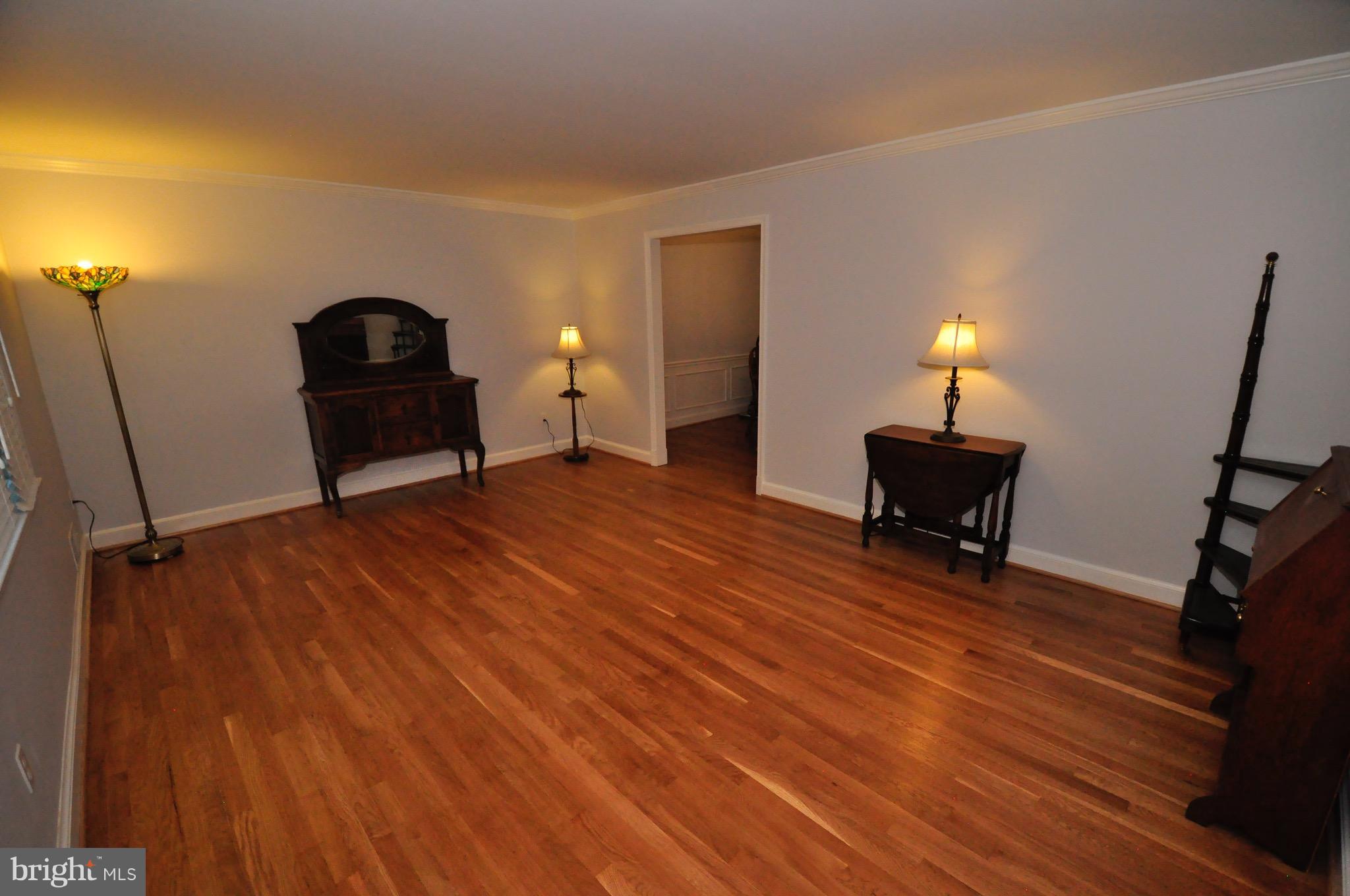7114 Devonshire Road Alexandria, VA 22307 - Photo 4 of 27 Living Room