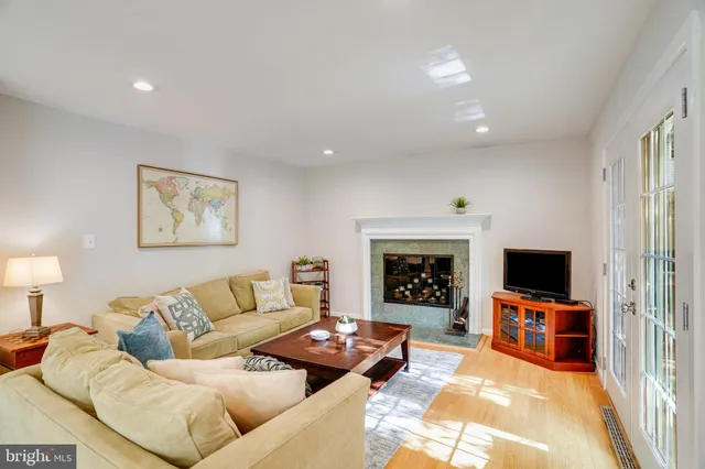 $1,100,000 | 3300 Prince William Drive, Fairfax, VA 22031