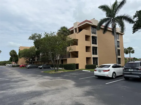 $1,800 | 6215 Coral Lake Drive, Unit 203, Pompano Beach, FL 33063