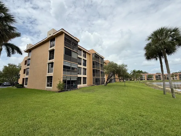 $1,800 | 6215 Coral Lake Drive, Unit 203, Pompano Beach, FL 33063