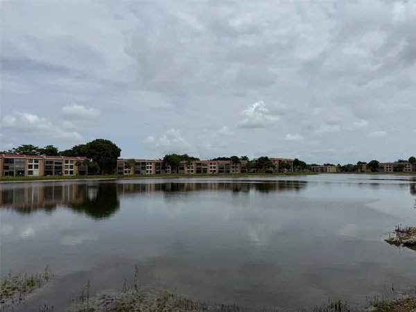 $1,800 | 6215 Coral Lake Drive, Unit 203, Pompano Beach, FL 33063