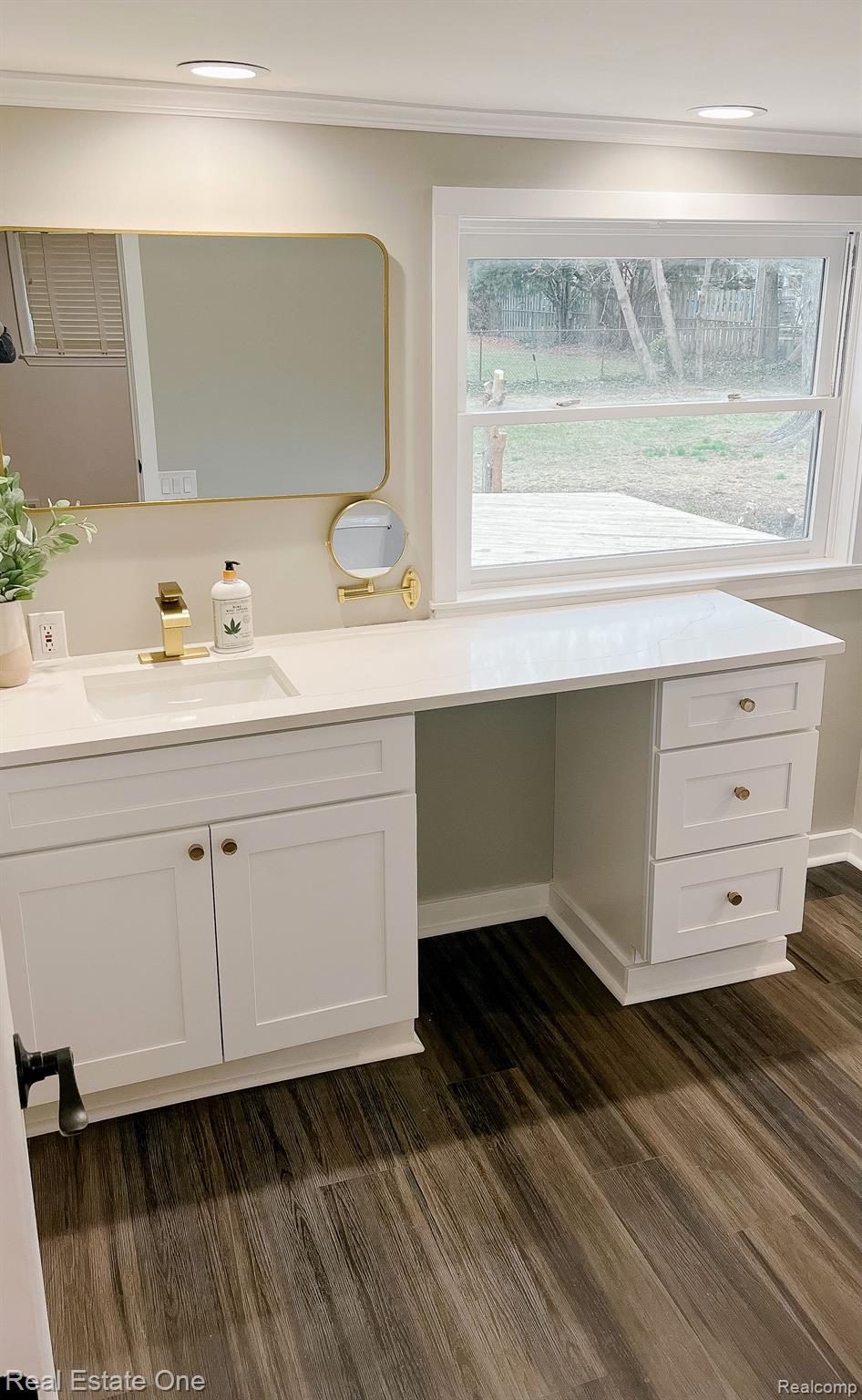 90 Shoreham Road Grosse Pointe, MI 48236 - Photo 16 of 32 Gallery Image 16