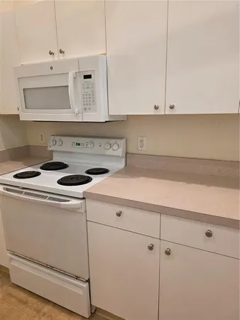 $1,950 | 4645 Tower Hill Lane, Unit 2521, Sarasota, FL 34238
