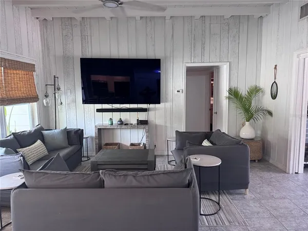 $6,500 | 6304 Beechwood Avenue, Sarasota, FL 34231