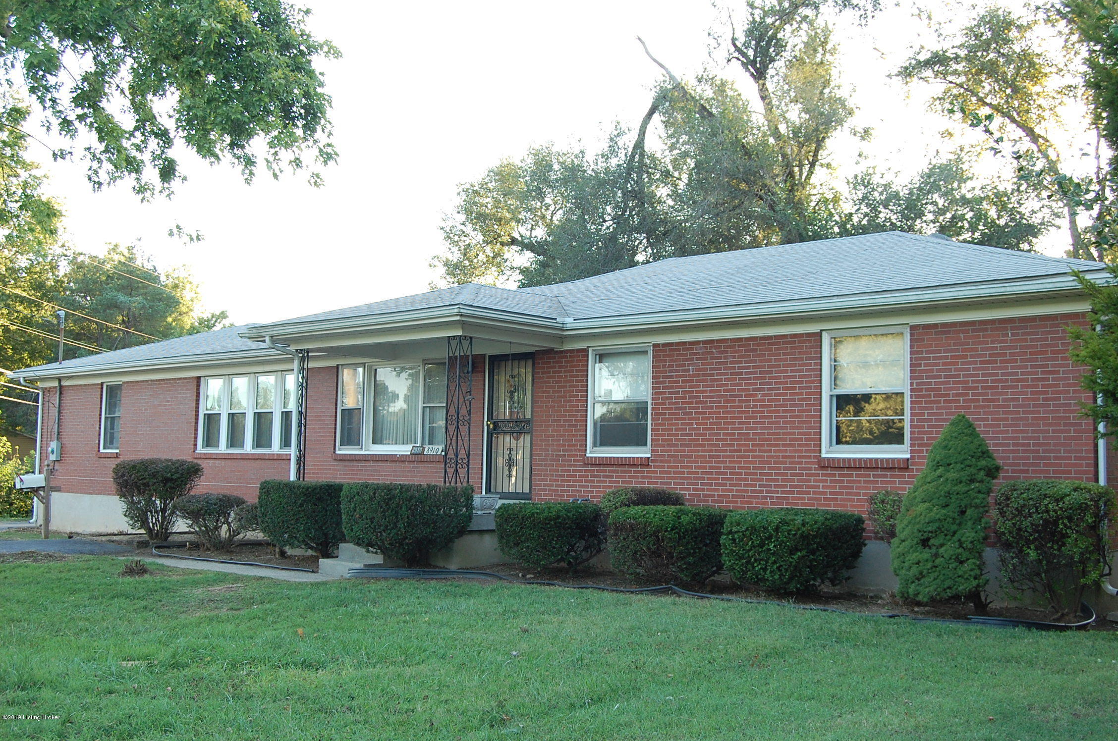 8910 Shepherdsville Road Louisville, KY 40219 - Photo 1 of 28 DSC_0006