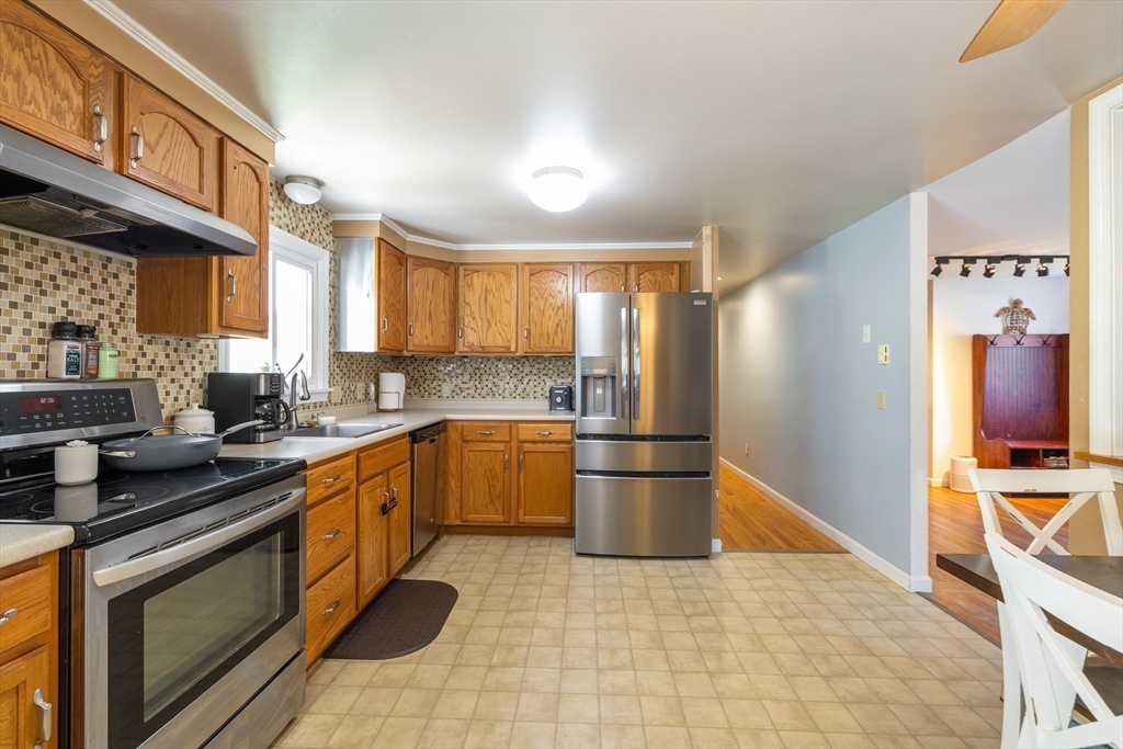 81 Sandy Hill Road Northampton, MA 01062 - Photo 12 of 33