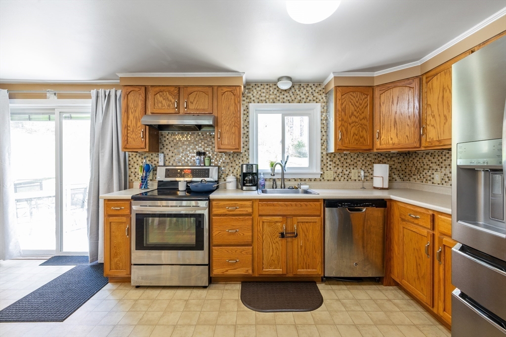 81 Sandy Hill Road Northampton, MA 01062 - Photo 14 of 33