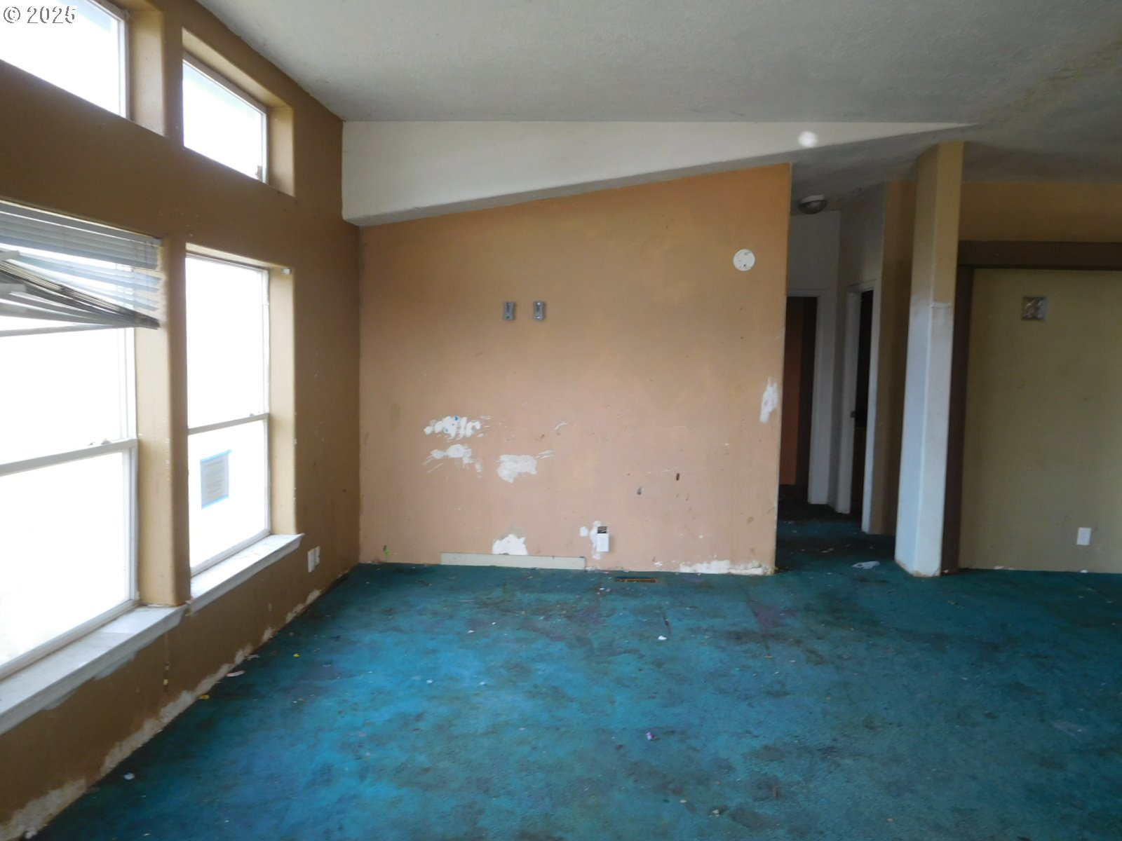 595 South E 13th Irrigon, OR 97844 - Photo 24 of 31 a view of an empty room with a window